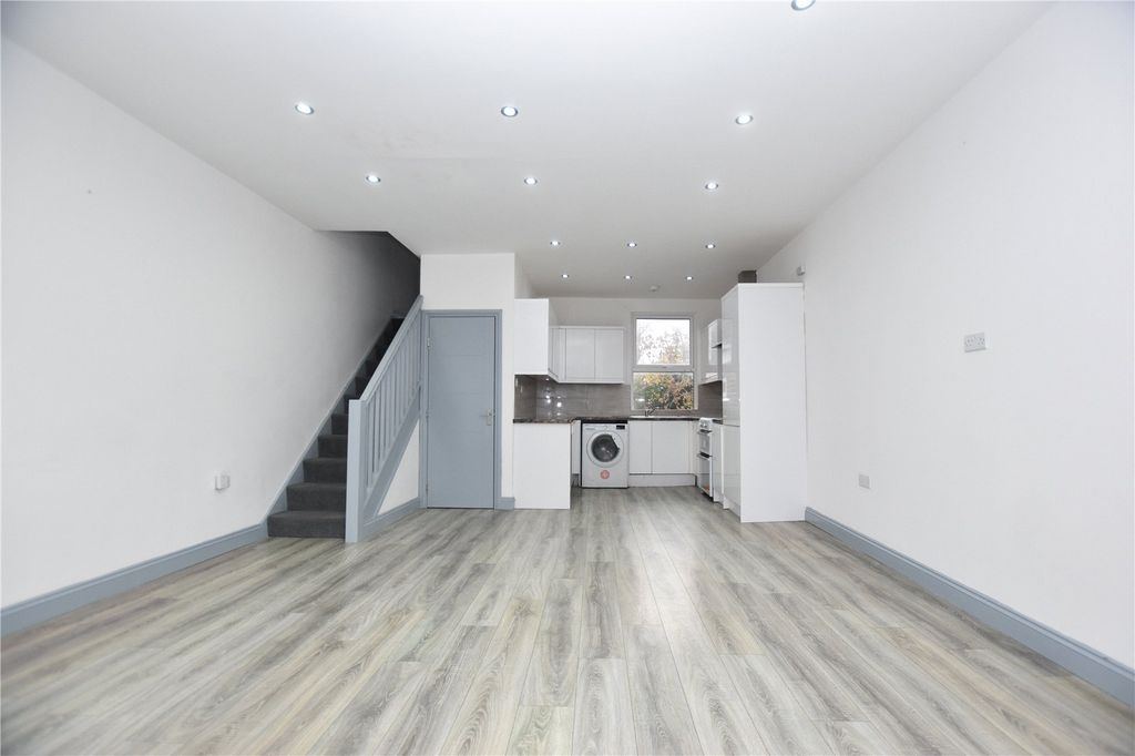 Property photo 3 of 11 Picture No. 31