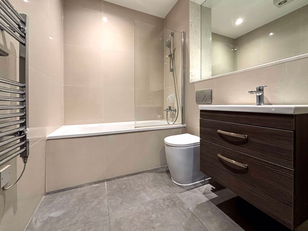 Property photo 3 of 8 Photo 6