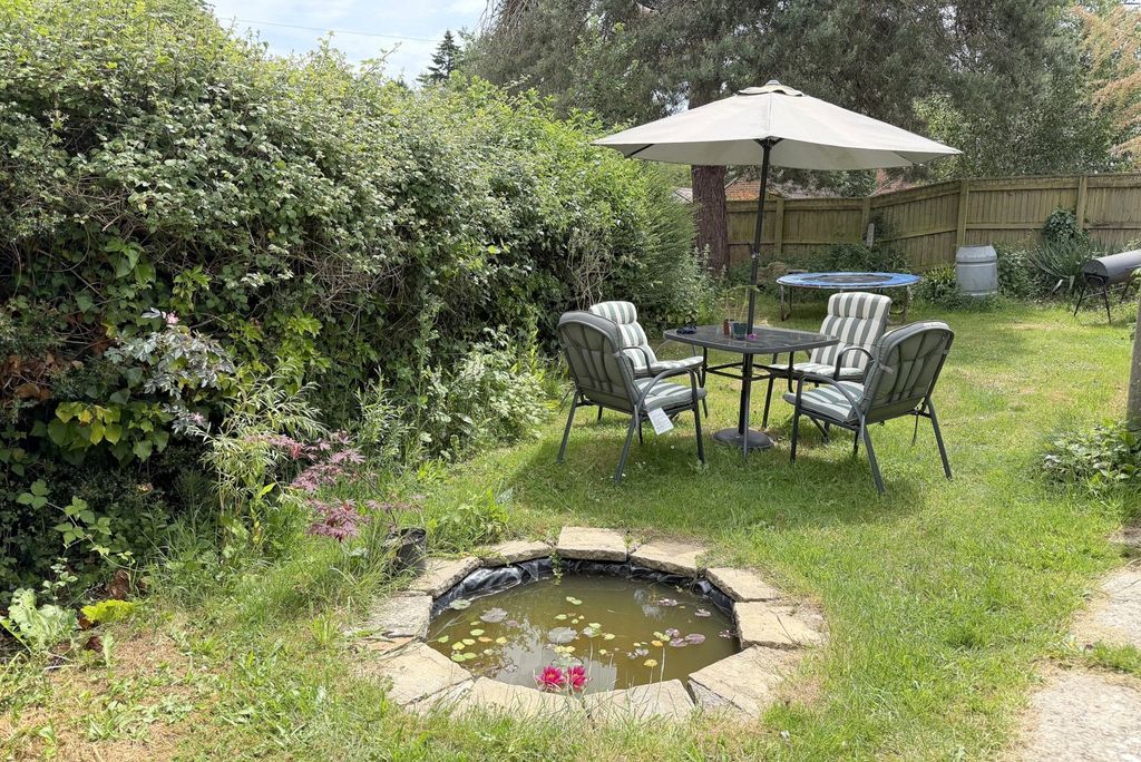 Property photo 2 of 11 Garden