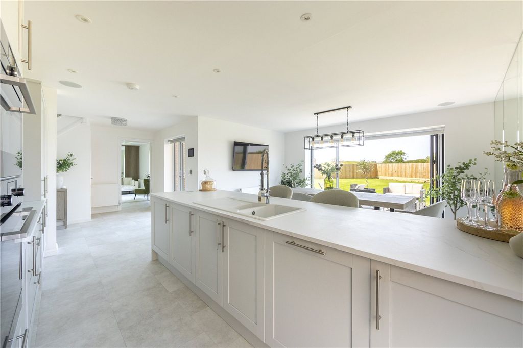 Property photo 3 of 8 Picture No. 16