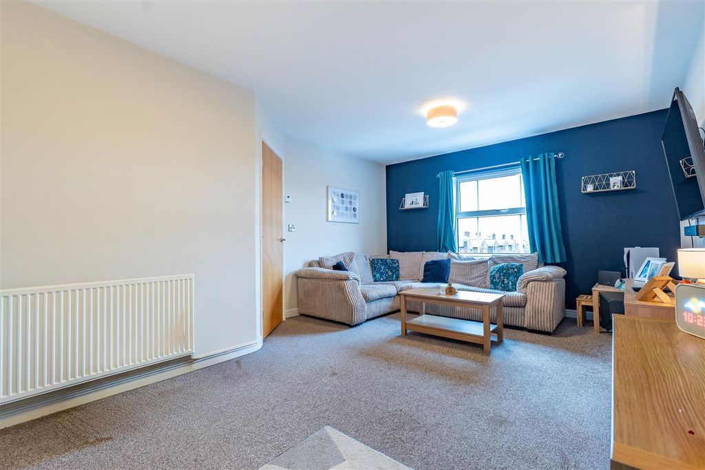 Property photo 2 of 9 Lounge/Dining Room