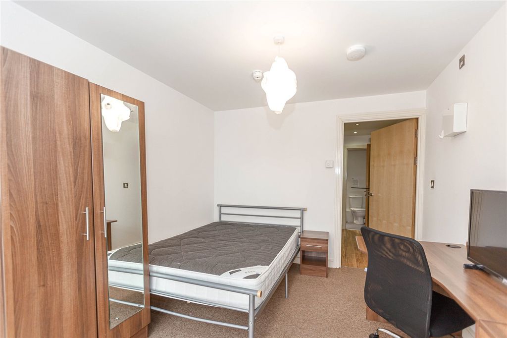 Property photo 3 of 8 Picture No. 20