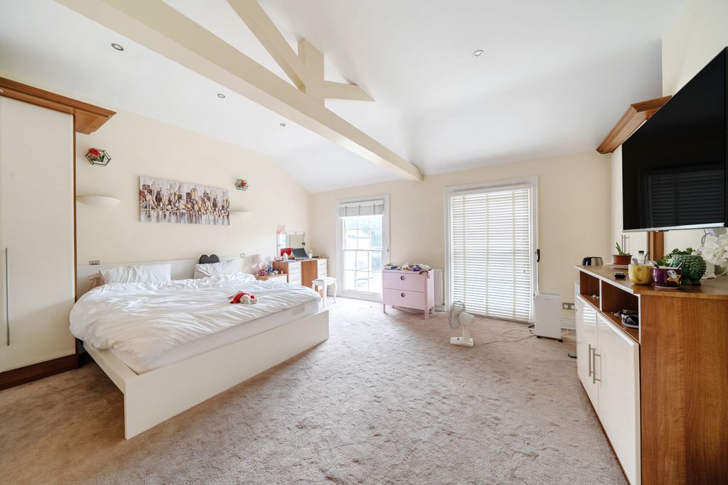 Property photo 3 of 26 1340363-12-689Da6...