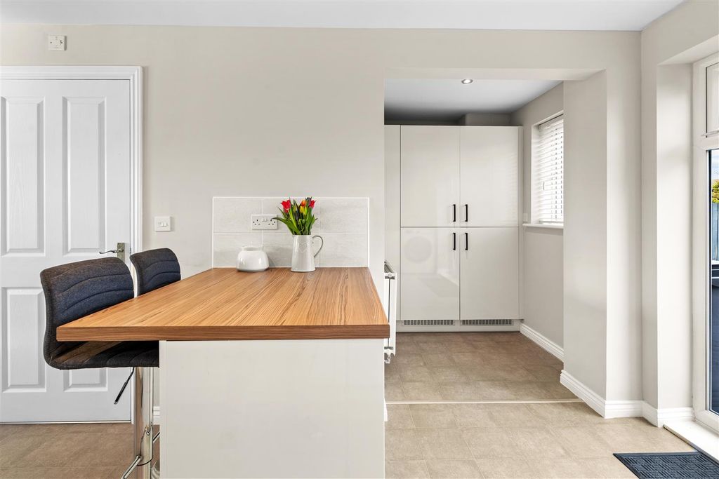 Property photo 3 of 26