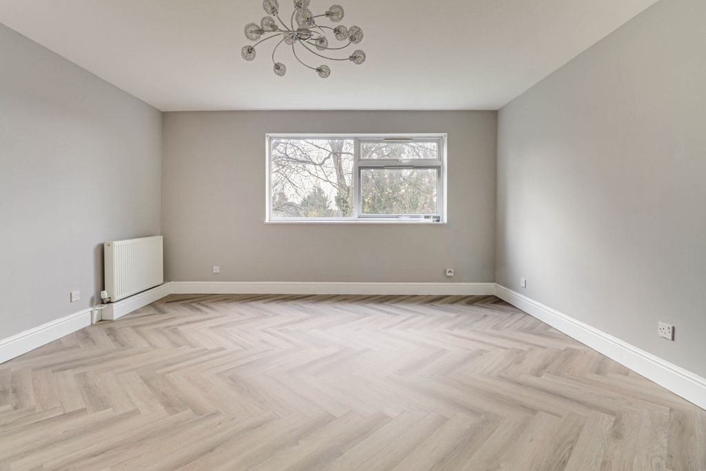 Property photo 2 of 11 Lounge