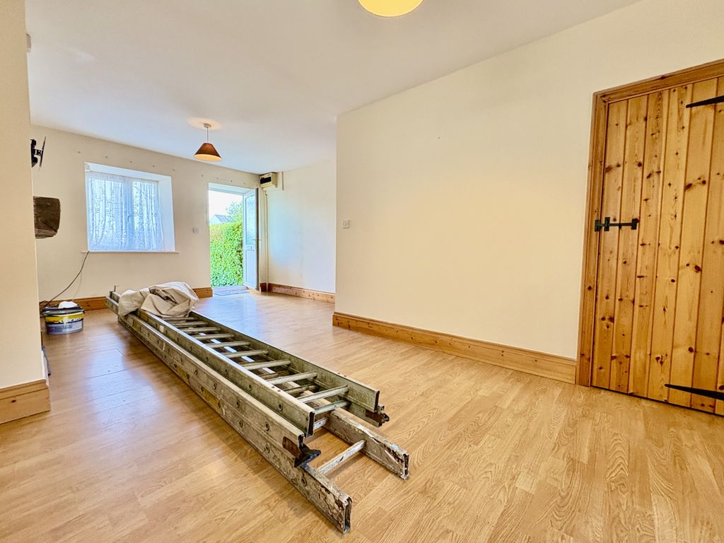 Property photo 3 of 11 Gallery