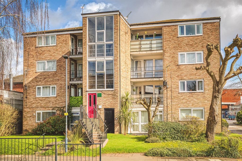 Property photo 1 of 12