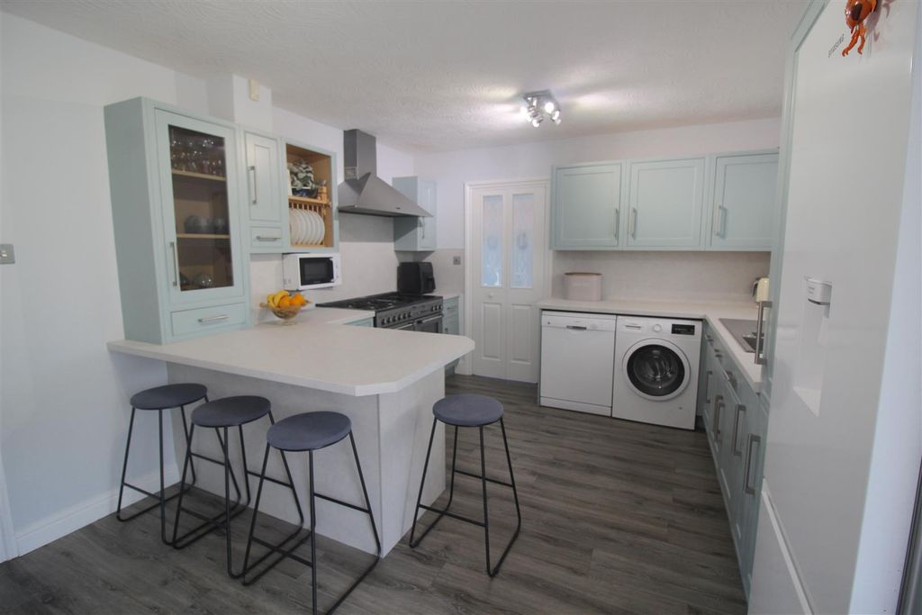 Property photo 2 of 18 Kitchen