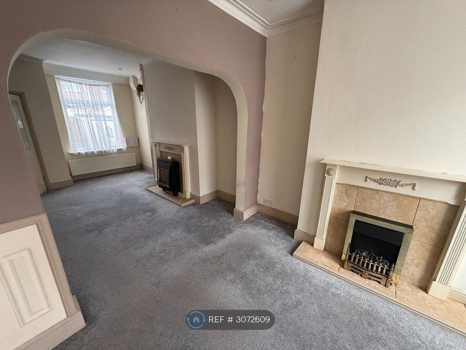 Property photo 2 of 14 Living/Dining Room