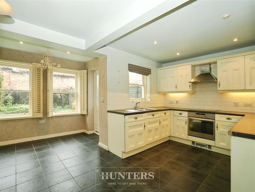 Property photo 2 of 19 Dining Kitchen