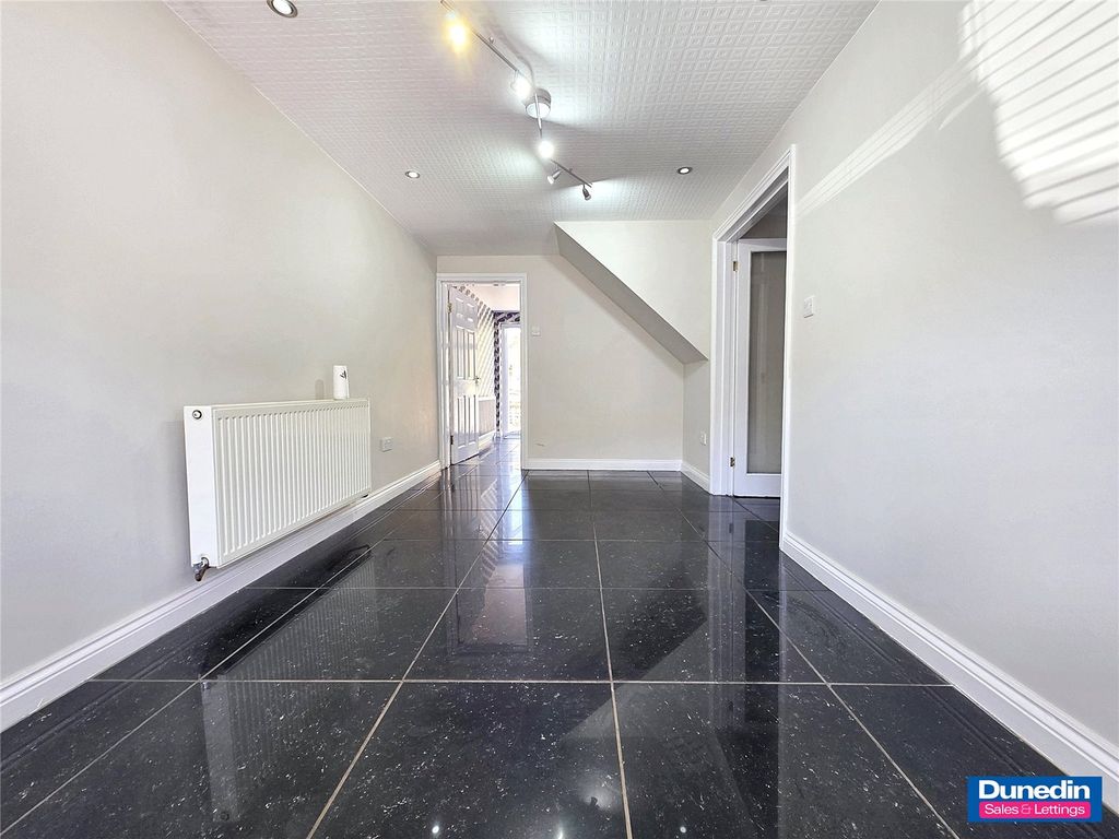 Property photo 3 of 17 Picture No. 05