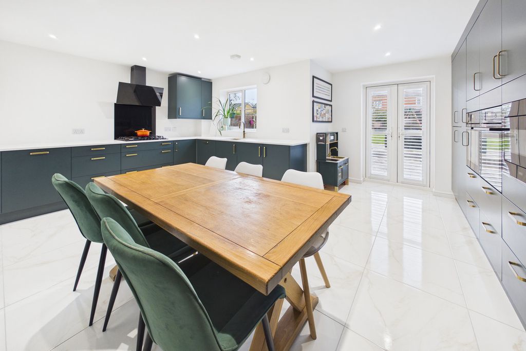 Property photo 3 of 22