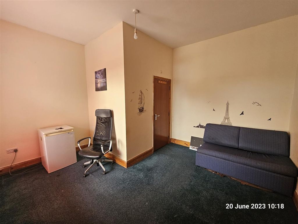 Property photo 1 of 2
