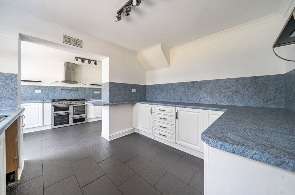 Property photo 2 of 14 14579438