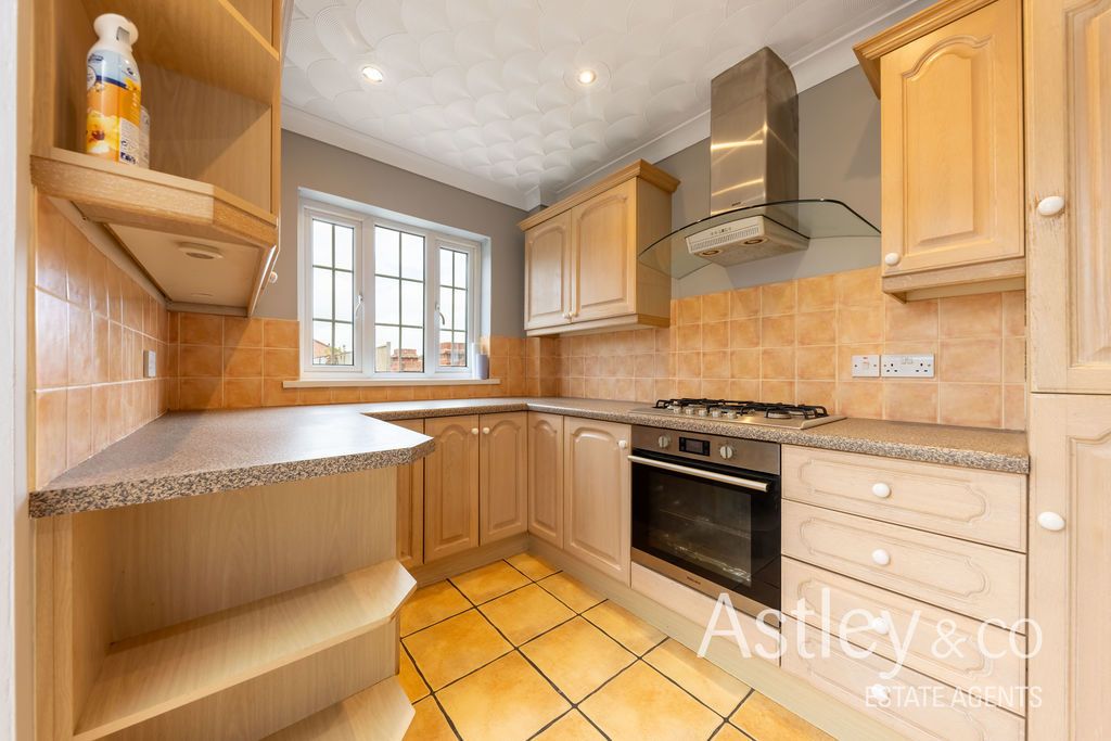 Property photo 2 of 18 Kitchen