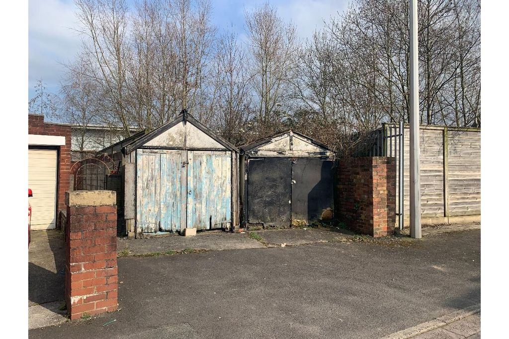 Property photo 1 of 1 Double Garage