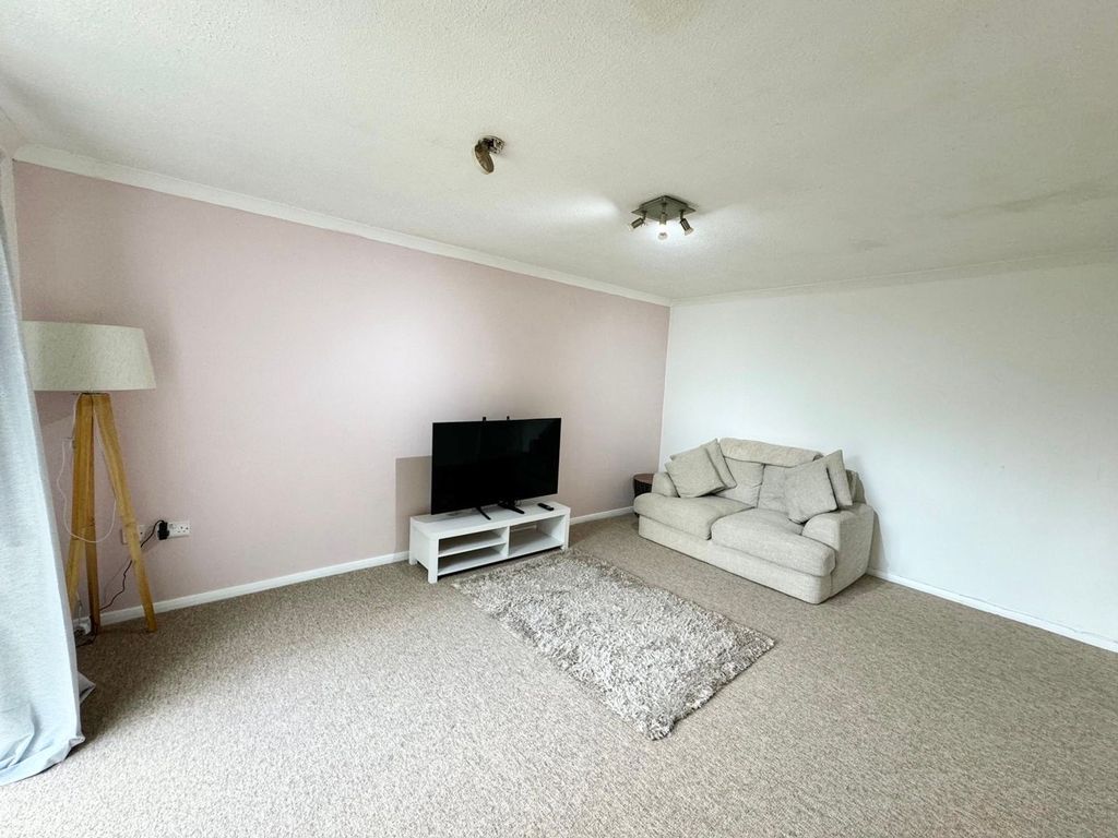 Property photo 3 of 6
