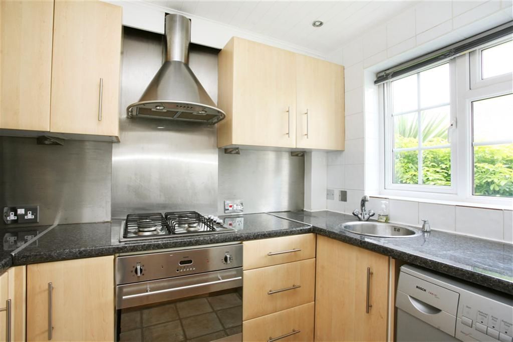 Property photo 3 of 7 Kitchen