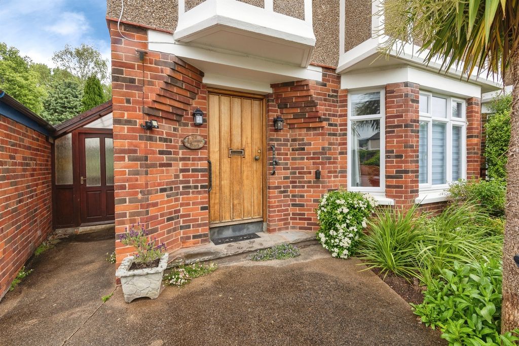 Property photo 2 of 18