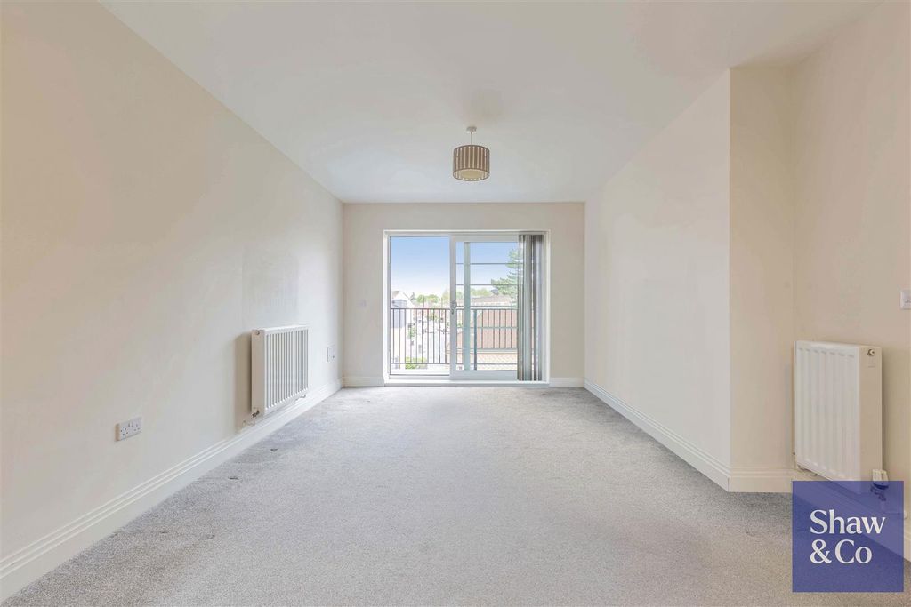 Property photo 2 of 12 CC1A0302-Hdr.Jpg