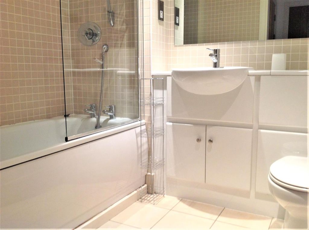 Property photo 1 of 3 Bathroom (21).Jpg