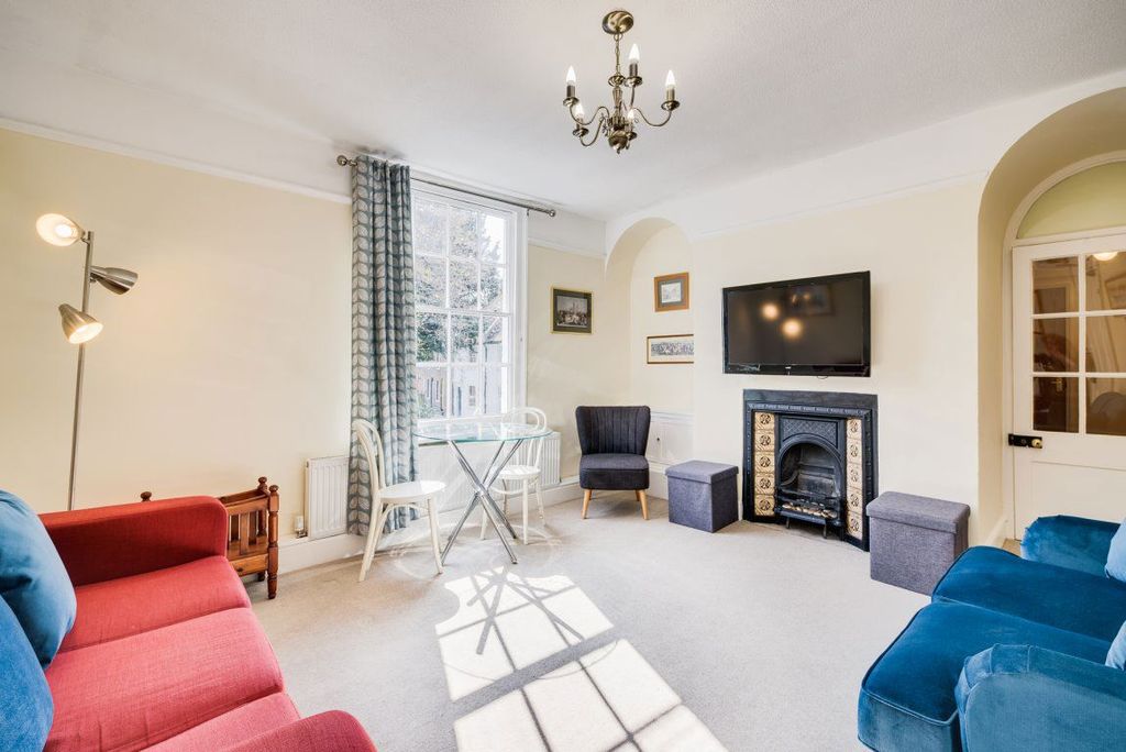 Property photo 2 of 39