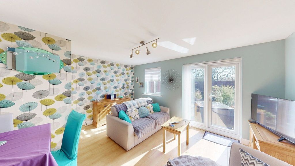 Property photo 2 of 17 Lounge/Diner