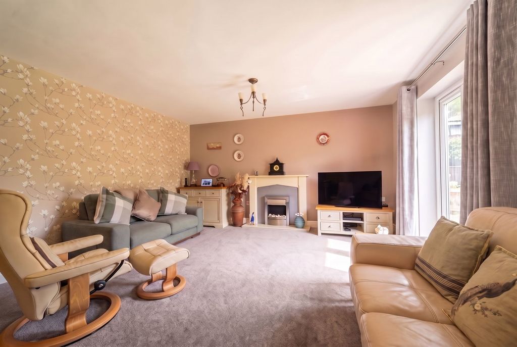 Property photo 2 of 22