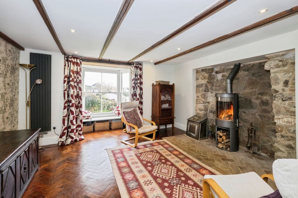 Property photo 2 of 17 Photo