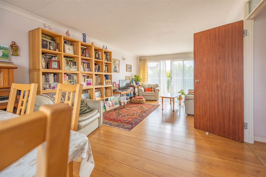 Property photo 3 of 17 Lounge/Diner