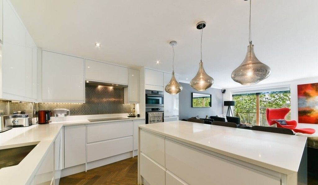 Property photo 2 of 9 Modern Kitchenette
