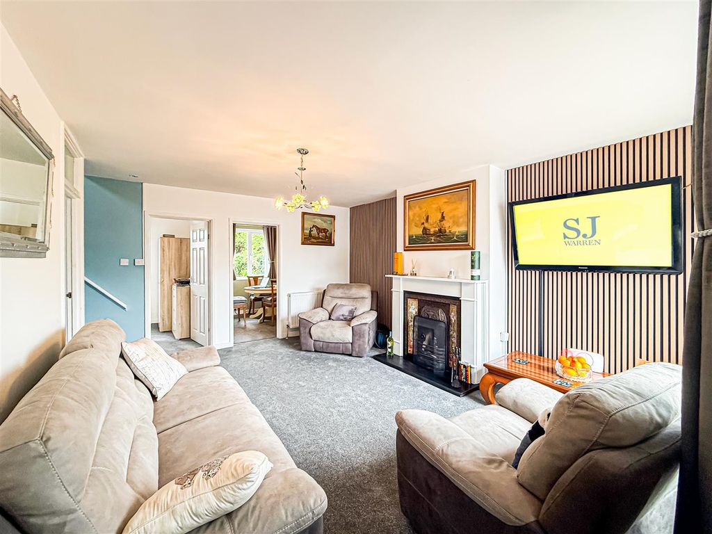 Property photo 3 of 19 Lounge