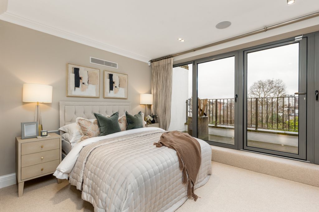 Additional image 20 of 8 bed mews to rentCheyne Walk, London SW3