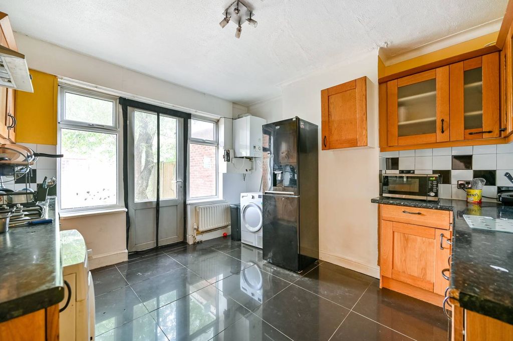 Property photo 2 of 9