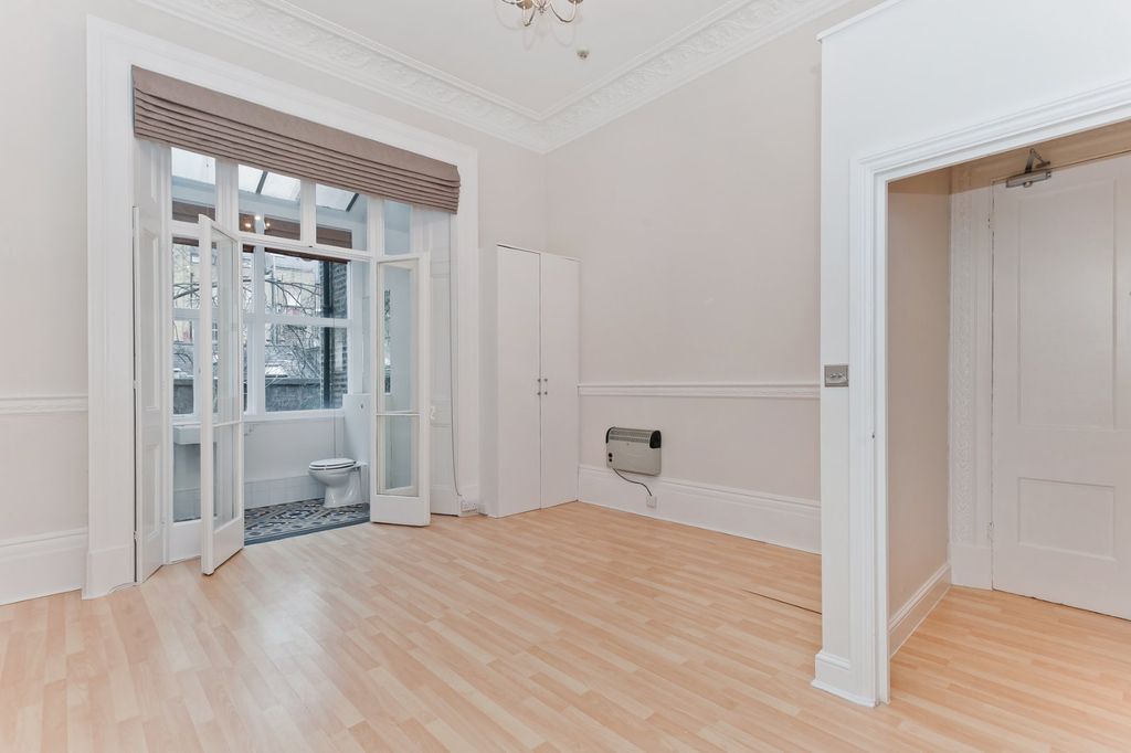 Property photo 1 of 5 Studio
