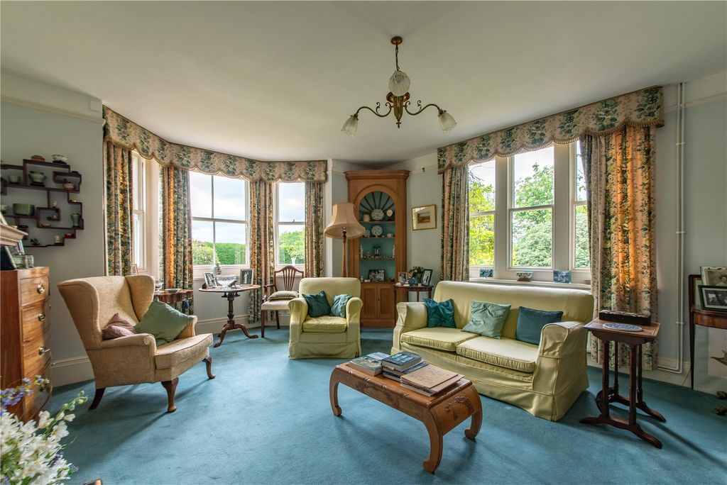 Property photo 2 of 24 Sitting Room