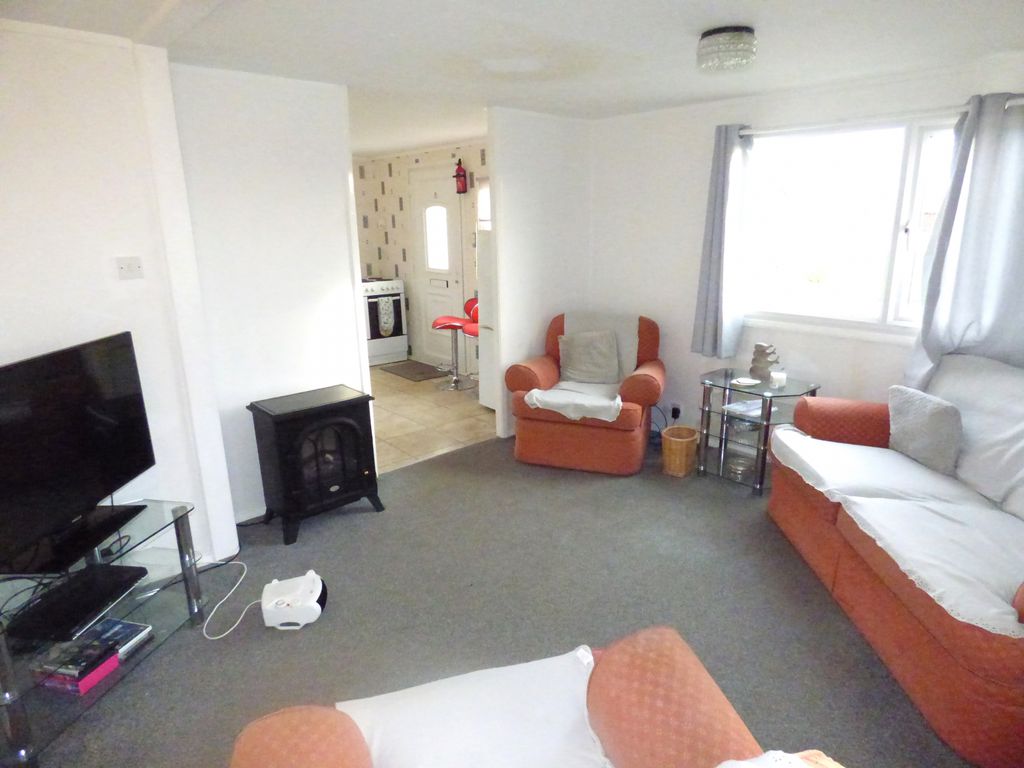 Property photo 3 of 14 Lounge
