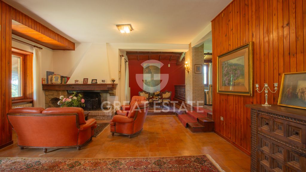 Property photo 2 of 39 Interiors