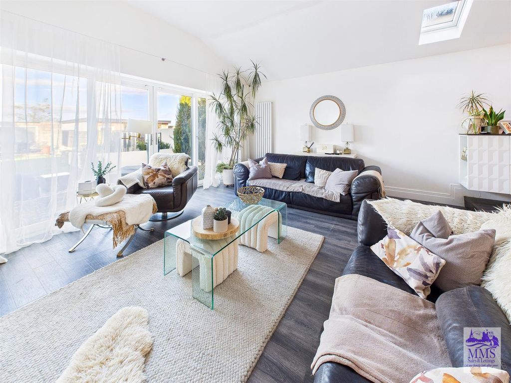 Property photo 2 of 19 Cam04098G0-Pr0135-Still018.Jpg