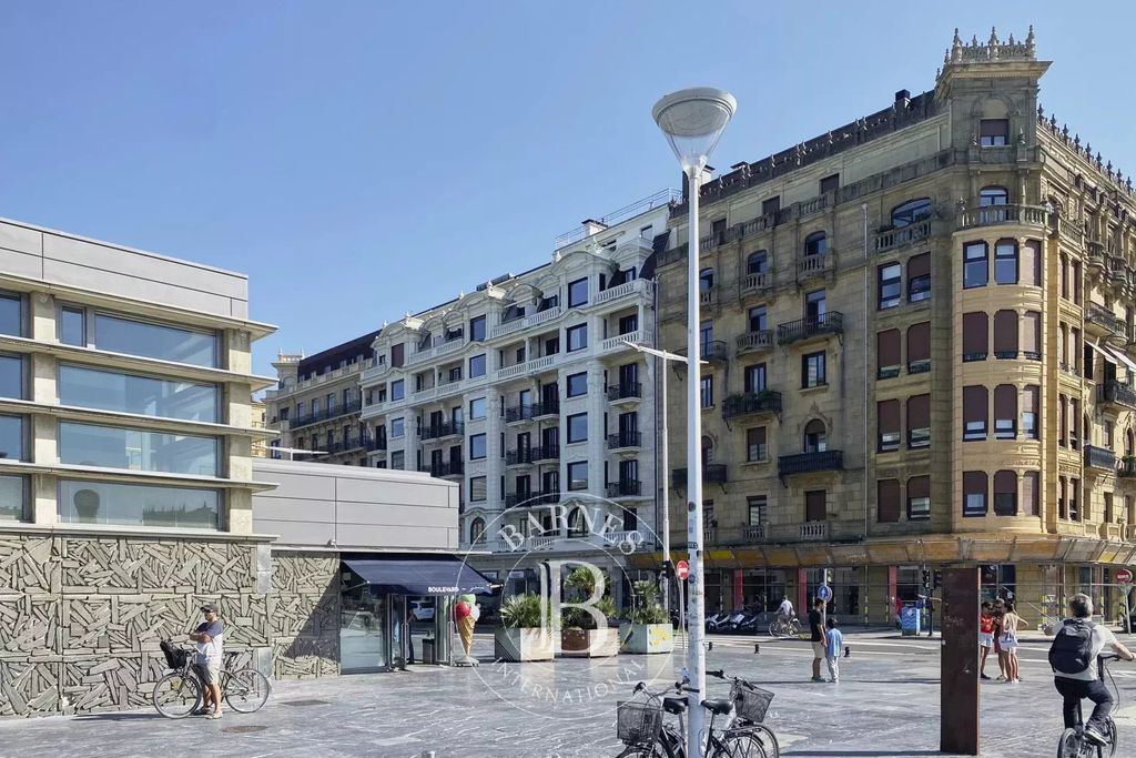 Property photo 2 of 44