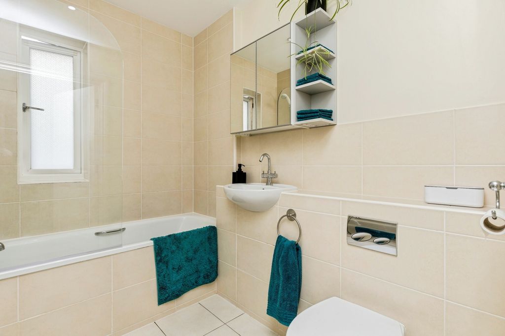 Additional image 6 of 2 bed flat for saleElm Grove, Horsham, West Sussex RH13