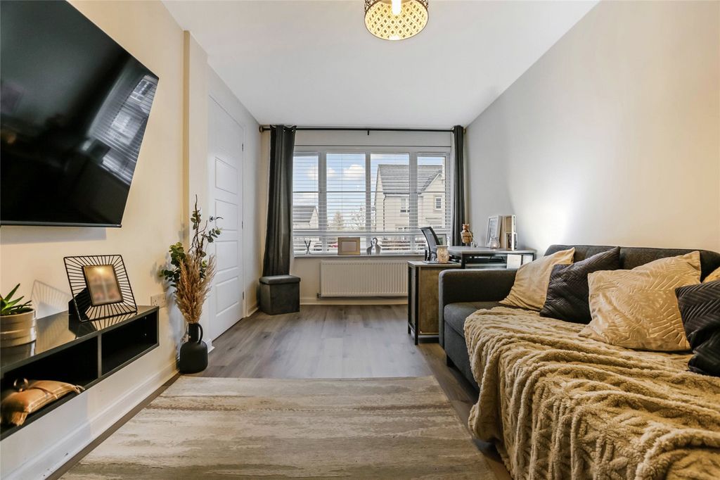 Property photo 2 of 21 Picture No. 11