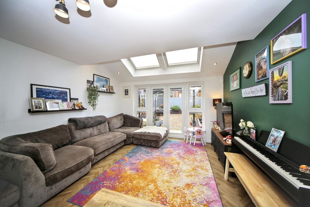 Property photo 2 of 25