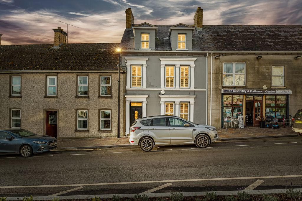 Property photo 1 of 100 003