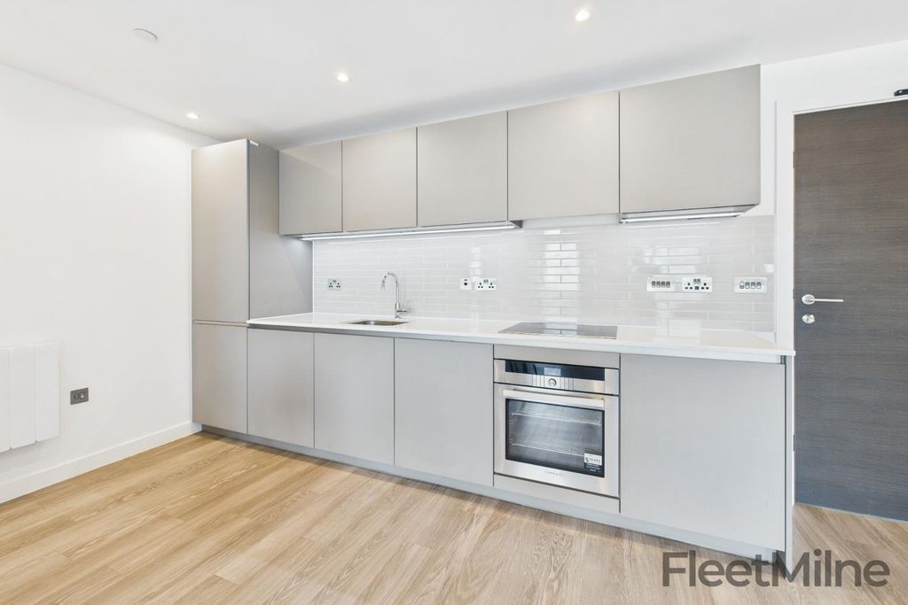 Property photo 3 of 16 Kitchen