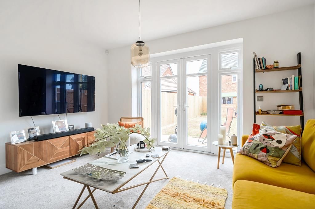 Property photo 1 of 10 Living Area