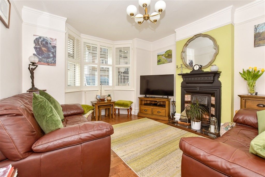 Property photo 2 of 13 Lounge