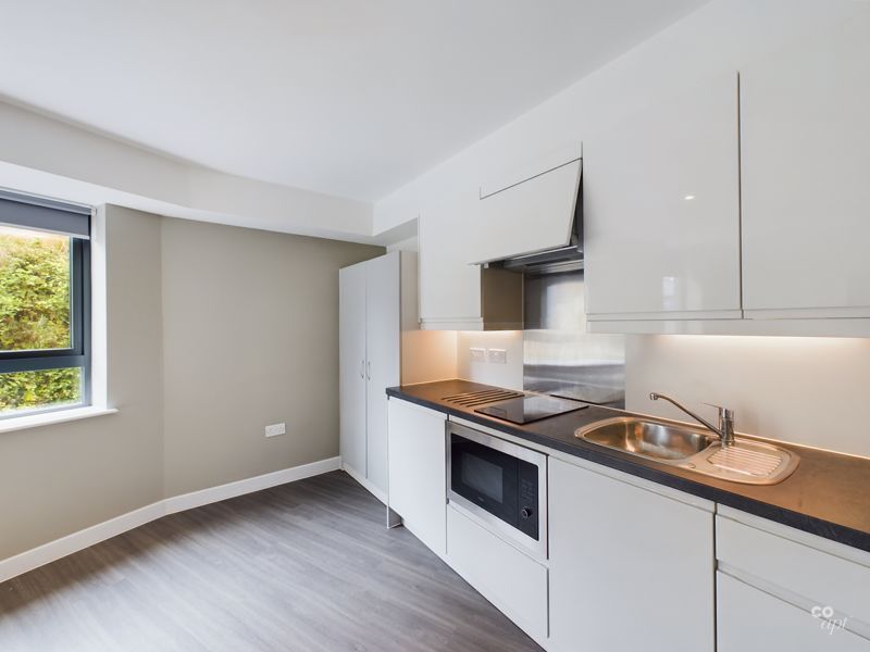 Property photo 2 of 6 Bedroom