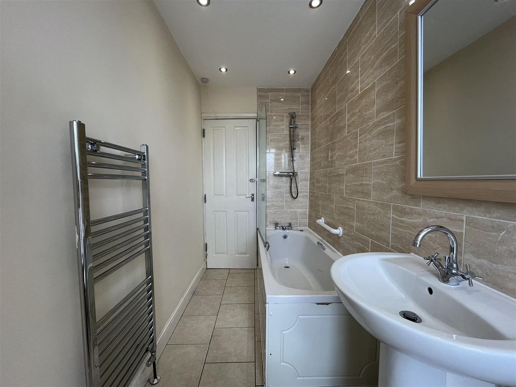 Property photo 3 of 12 Bathroom