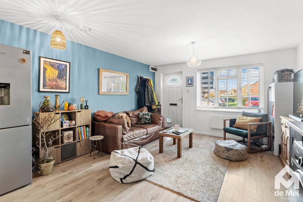 Property photo 2 of 7 Photo 6